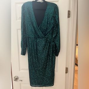 Green sequined dress perfect for the holidays!🎄EUC